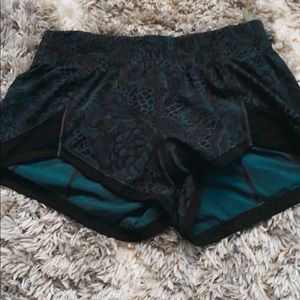 Lululemon shorts size 6